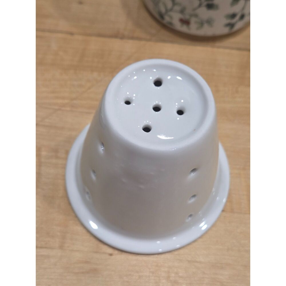Pfaltzgraff Winterberry Tea Mug Set Ceramic Infuser Strainer Lid Holly 4.5 in